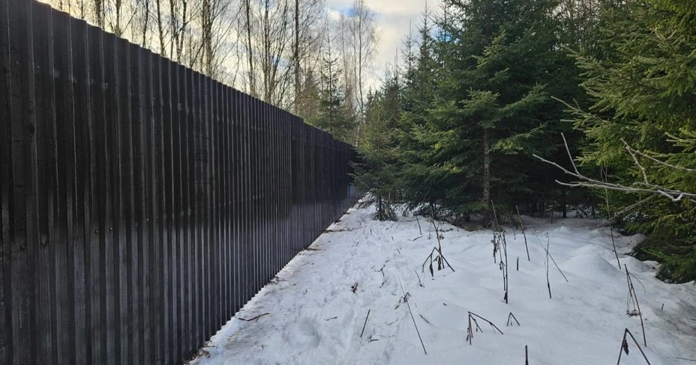 Новости о посёлке В поселке начали монтаж ограждения