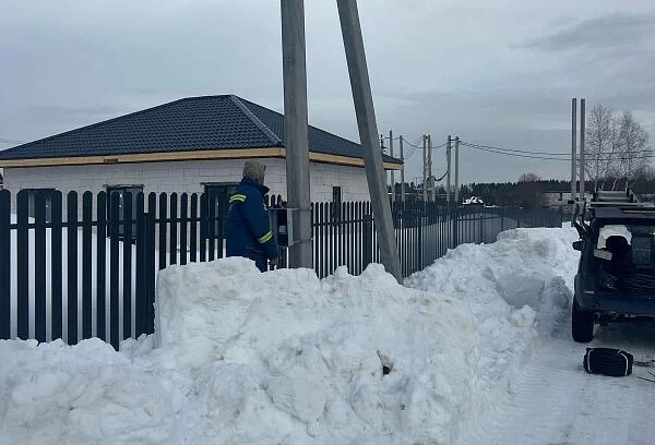 Новости о посёлке В поселке начался монтаж линий электропередач