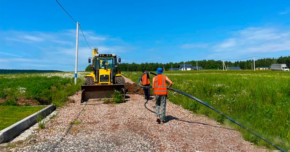 Новости о посёлке В пос. Династия монтируют закладные под электричество