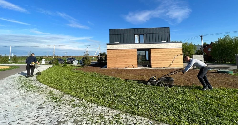 Новости о посёлке Завершается строительство въездной группы