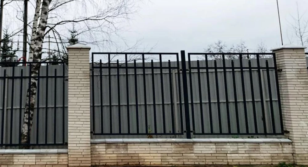 Новости о посёлке В поселке достраивается ограждение