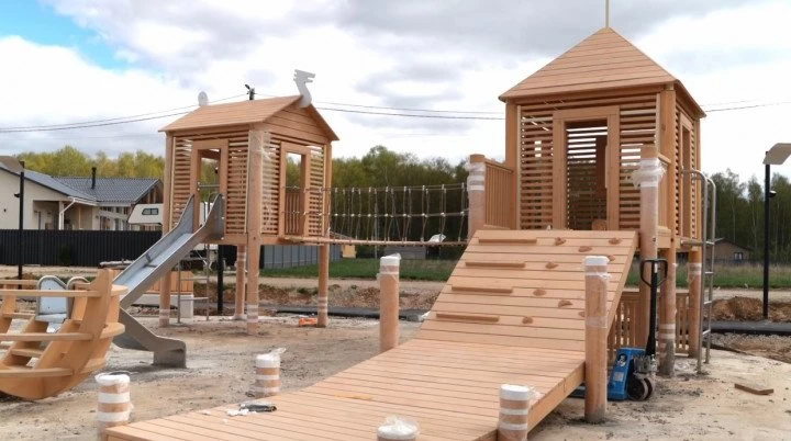 Новости о посёлке В поселке смонтировали детскую площадку