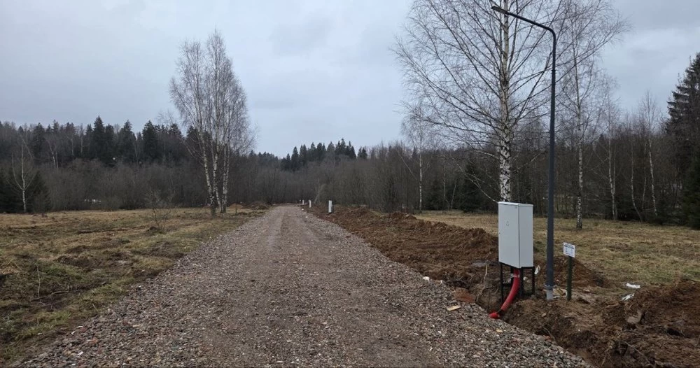 Новости о посёлке В поселке смонтировано ограждение и уличное освещение