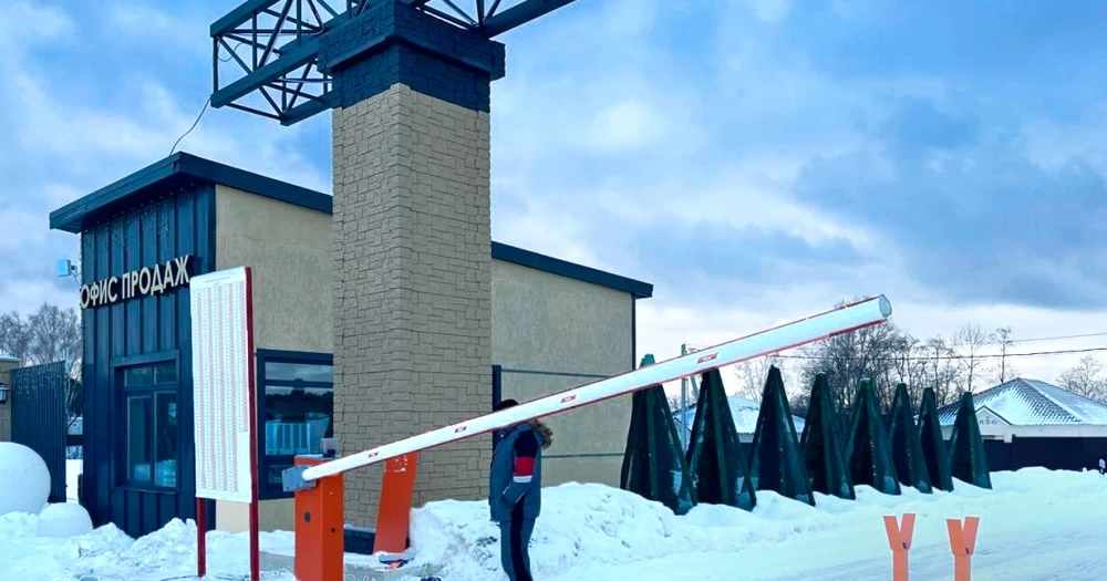 Новости о посёлке Поселок оборудован шлагбаумом и видеонаблюдением